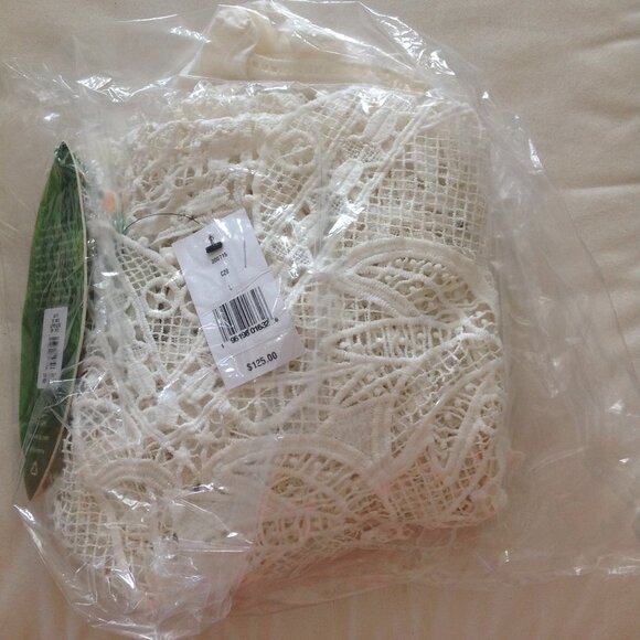 FARM Rio Guipure Lace Blouse - Picture 10 of 11